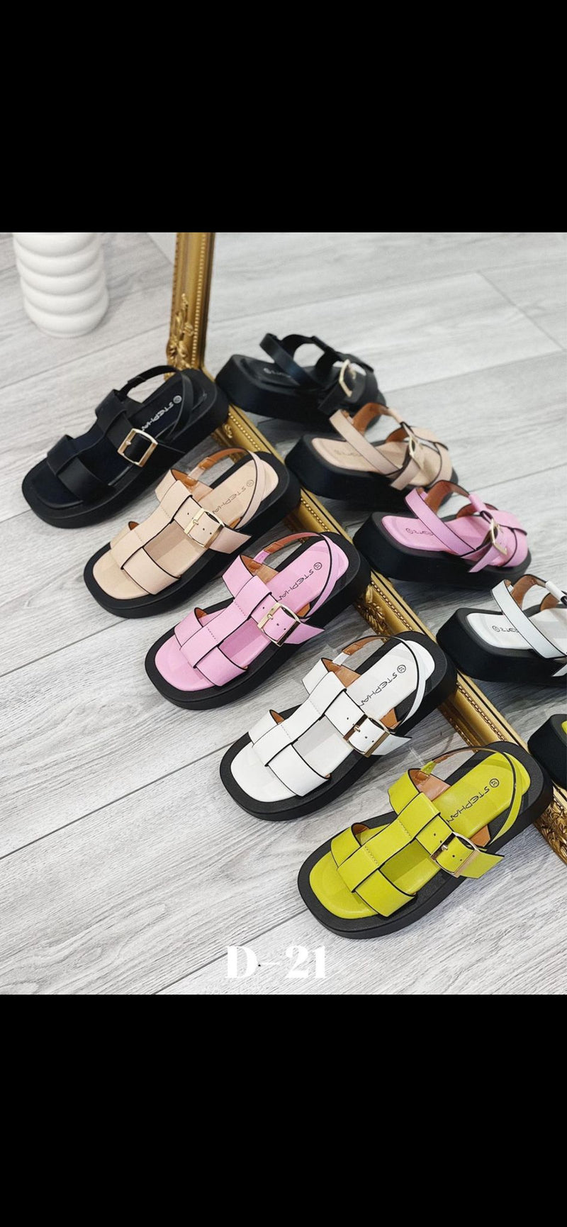 LUCY  pretty buckle sandals